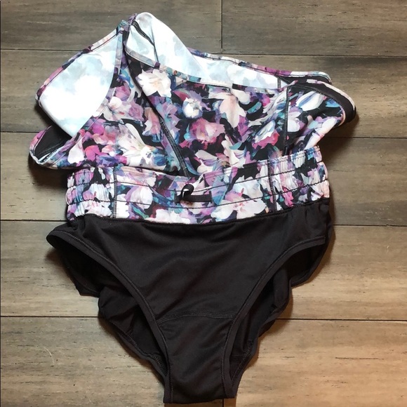 Lululemon Hotty hot short 2 2.5” - Picture 5 of 12